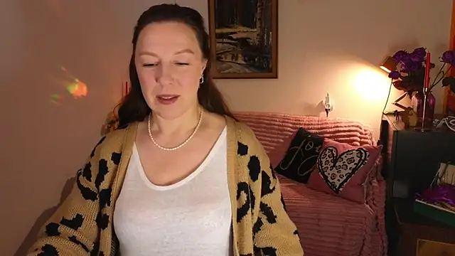 vanessawis  online show from April 18, 12:24 am