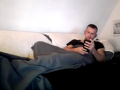 Snapshot of Cambitchboy chatting on July 27, 12:28 am Cambitchboy online show from July 27, 12:28 am