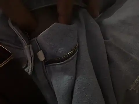 Snapshot of zeus_3241 chatting on December 14, 9:31 pm zeus 3241 online show from December 14, 9:31 pm