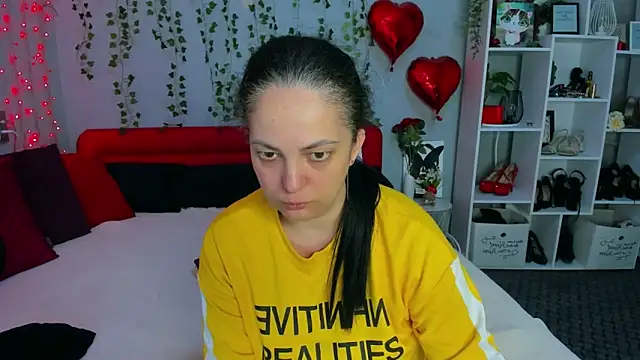 DarlingMilf online show from April 13, 6:23 pm