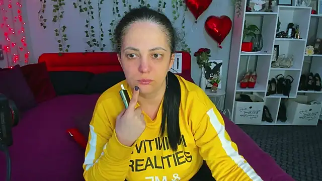 DarlingMilf online show from April 5, 6:14 pm