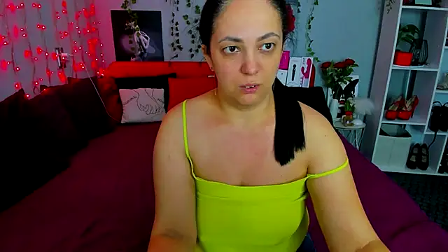 DarlingMilf online show from September 26, 6:15 pm