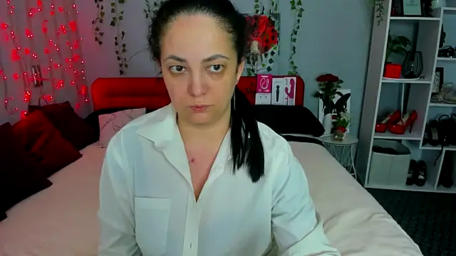 DarlingMilf online show from November 14, 8:45 pm