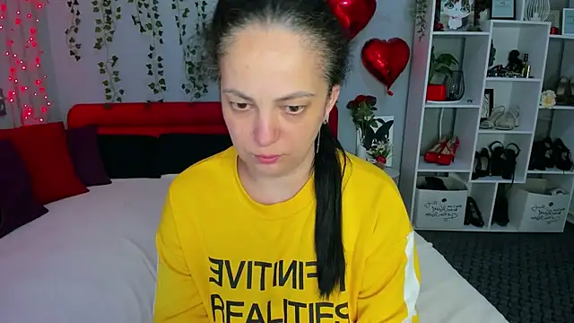 DarlingMilf online show from April 11, 5:04 am