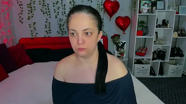 DarlingMilf online show from April 17, 6:55 pm