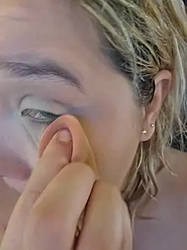 Snapshot of Laura_takint chatting on December 17, 7:08 pm Laura takint online show from December 17, 7:08 pm