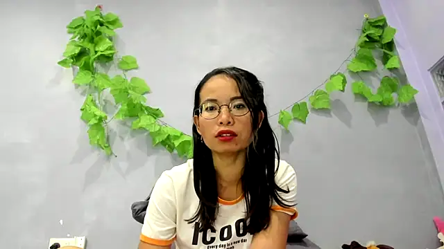Snapshot of loveley_jenny chatting on October 6, 5:19 am loveley jenny online show from October 6, 5:19 am