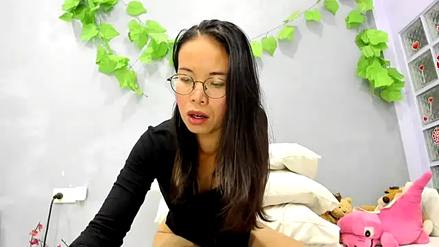 Snapshot of loveley_jenny chatting on January 8, 6:52 am loveley jenny online show from January 8, 6:52 am