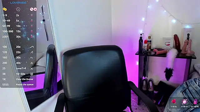 Snapshot of Tracy_lambo chatting on November 29, 11:49 pm Tracy lambo online show from November 29, 11:49 pm