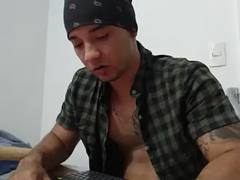 Snapshot of SimonRoberth chatting on March 5, 11:38 pm SimonRoberth online show from March 5, 11:38 pm