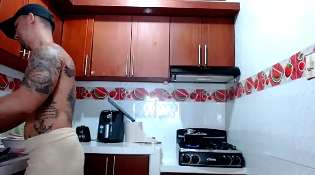 Snapshot of SimonRoberth chatting on January 14, 2:11 pm SimonRoberth online show from January 14, 2:11 pm