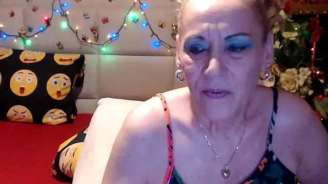 Snapshot of HappyWomanOn chatting on July 16, 9:28 am HappyWomanOn online show from July 16, 9:28 am