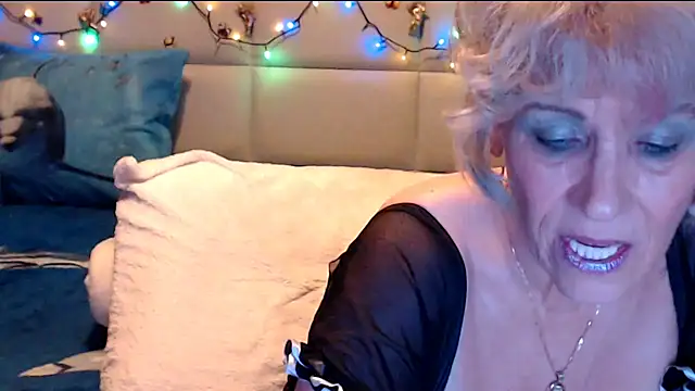 HappyWomanOn online show from February 28, 10:31 pm