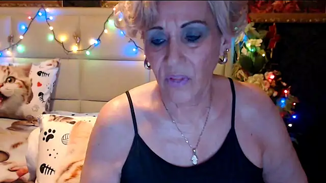 Snapshot of HappyWomanOn chatting on February 6, 7:40 pm HappyWomanOn online show from February 6, 7:40 pm