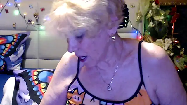 Snapshot of HappyWomanOn chatting on June 27, 9:48 am HappyWomanOn online show from June 27, 9:48 am