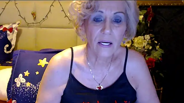 Snapshot of HappyWomanOn chatting on February 16, 8:00 pm HappyWomanOn online show from February 16, 8:00 pm