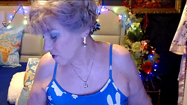 Snapshot of HappyWomanOn chatting on March 22, 10:39 am HappyWomanOn online show from March 22, 10:39 am