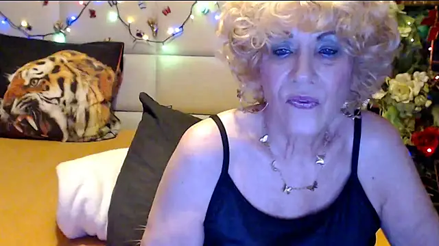 HappyWomanOn online show from February 13, 9:48 pm
