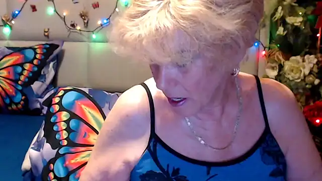 Snapshot of HappyWomanOn chatting on June 24, 9:08 am HappyWomanOn online show from June 24, 9:08 am