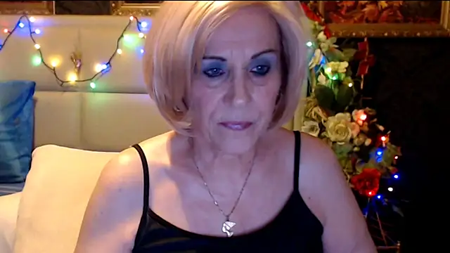Snapshot of HappyWomanOn chatting on February 24, 9:43 am HappyWomanOn online show from February 24, 9:43 am