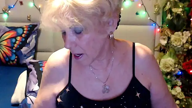 Snapshot of HappyWomanOn chatting on June 28, 9:26 am HappyWomanOn online show from June 28, 9:26 am