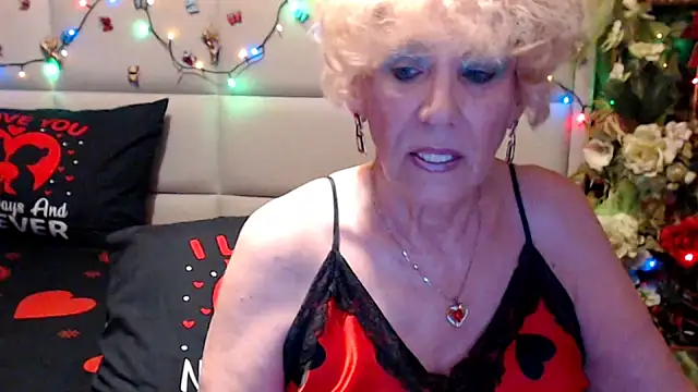 Snapshot of HappyWomanOn chatting on June 17, 6:51 pm HappyWomanOn online show from June 17, 6:51 pm