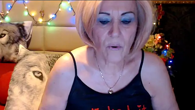 Snapshot of HappyWomanOn chatting on March 15, 10:13 am HappyWomanOn online show from March 15, 10:13 am