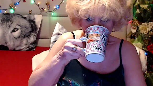 HappyWomanOn online show from May 26, 9:18 am