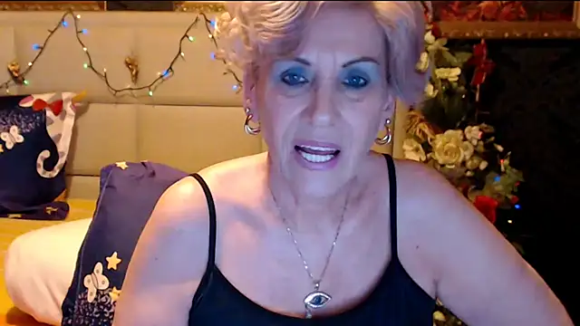 Snapshot of HappyWomanOn chatting on February 12, 7:13 pm HappyWomanOn online show from February 12, 7:13 pm
