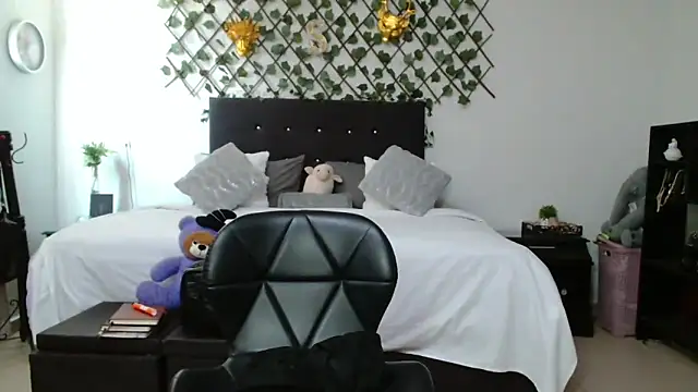 Pinkye skarlet online show from April 14, 6:24 pm