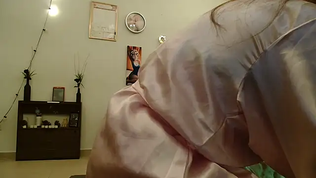 Snapshot of Pinkye_skarlet chatting on February 13, 5:58 am Pinkye skarlet online show from February 13, 5:58 am