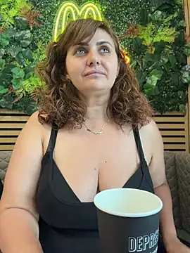 Snapshot of AnneKane chatting on June 8, 10:49 am AnneKane online show from June 8, 10:49 am
