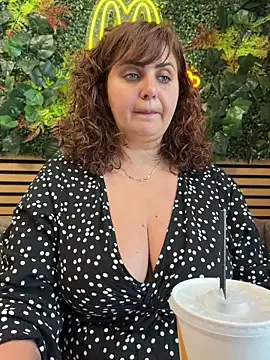 AnneKane online show from May 14, 9:50 am