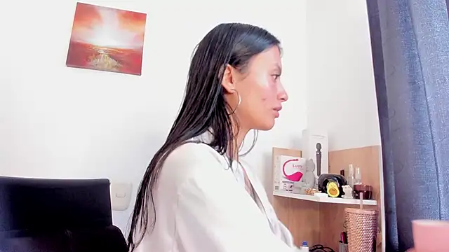 nia  white online show from November 3, 5:05 pm