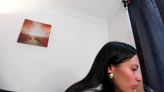 nia  white online show from December 4, 7:13 pm