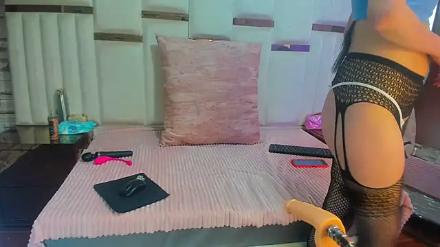 Snapshot of ArianaSmith69 chatting on February 19, 2:11 pm ArianaSmith69 online show from February 19, 2:11 pm