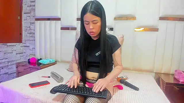 Snapshot of ArianaSmith69 chatting on February 12, 5:48 pm ArianaSmith69 online show from February 12, 5:48 pm