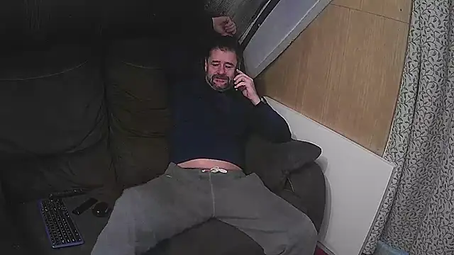 Snapshot of rob2810 chatting on February 27, 9:04 pm rob2810 online show from February 27, 9:04 pm