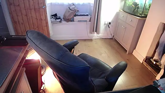 Snapshot of rob2810 chatting on November 12, 8:29 am rob2810 online show from November 12, 8:29 am