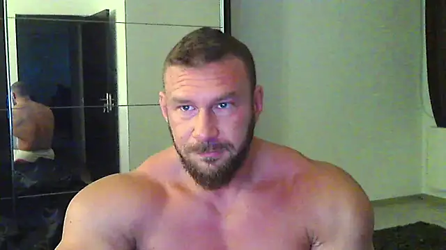 Snapshot of muscularkevin chatting on May 27, 3:25 am muscularkevin online show from May 27, 3:25 am