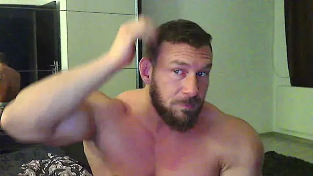 Snapshot of muscularkevin chatting on April 23, 3:35 am muscularkevin online show from April 23, 3:35 am