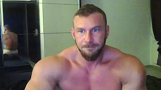 Snapshot of muscularkevin chatting on May 22, 3:37 am muscularkevin online show from May 22, 3:37 am