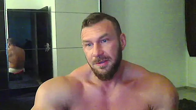 Snapshot of muscularkevin chatting on May 24, 3:39 am muscularkevin online show from May 24, 3:39 am