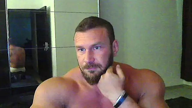 Snapshot of muscularkevin chatting on June 1, 4:06 pm muscularkevin online show from June 1, 4:06 pm