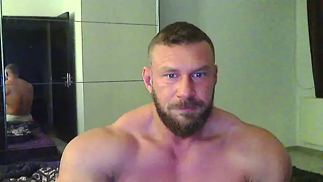Snapshot of muscularkevin chatting on April 29, 3:21 am muscularkevin online show from April 29, 3:21 am