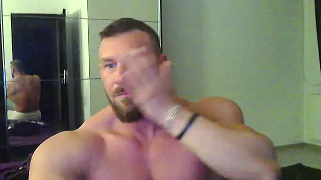 Snapshot of muscularkevin chatting on May 2, 3:23 am muscularkevin online show from May 2, 3:23 am
