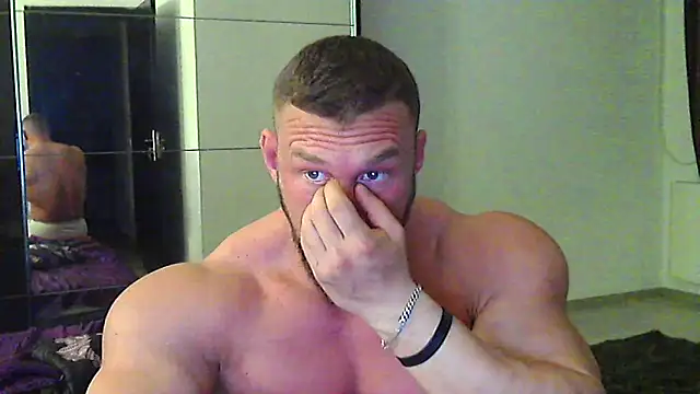 muscularkevin online show from April 8, 4:03 am