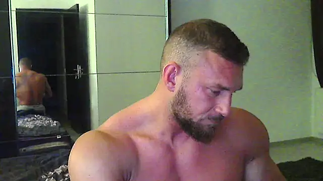 Snapshot of muscularkevin chatting on May 21, 3:26 am muscularkevin online show from May 21, 3:26 am