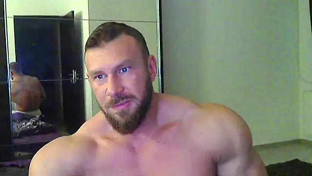 Snapshot of muscularkevin chatting on May 3, 3:33 am muscularkevin online show from May 3, 3:33 am