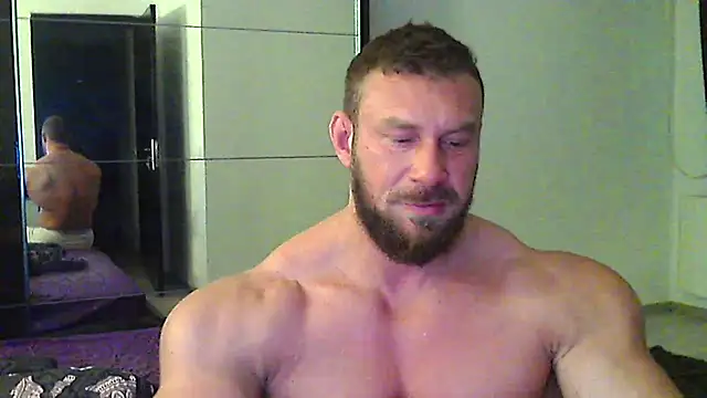 Snapshot of muscularkevin chatting on April 24, 3:41 am muscularkevin online show from April 24, 3:41 am